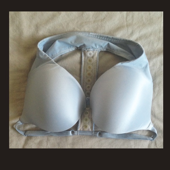 Victoria's Secrets. 34D Never worn. - Picture 1 of 4